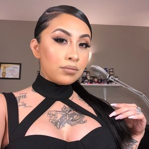 Meet your Posher, Laura